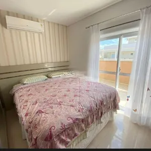 Apartamento Suite, Piscina Compartilhada, Nao E O Inteiro Somente, Bombinhas